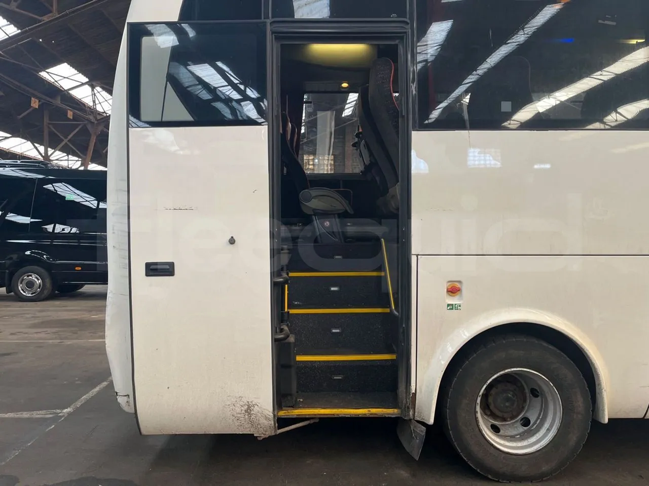 Temsa Opalin HNJ55L21R - Euro5 - 184kW - 8.393mt - front door 2 open