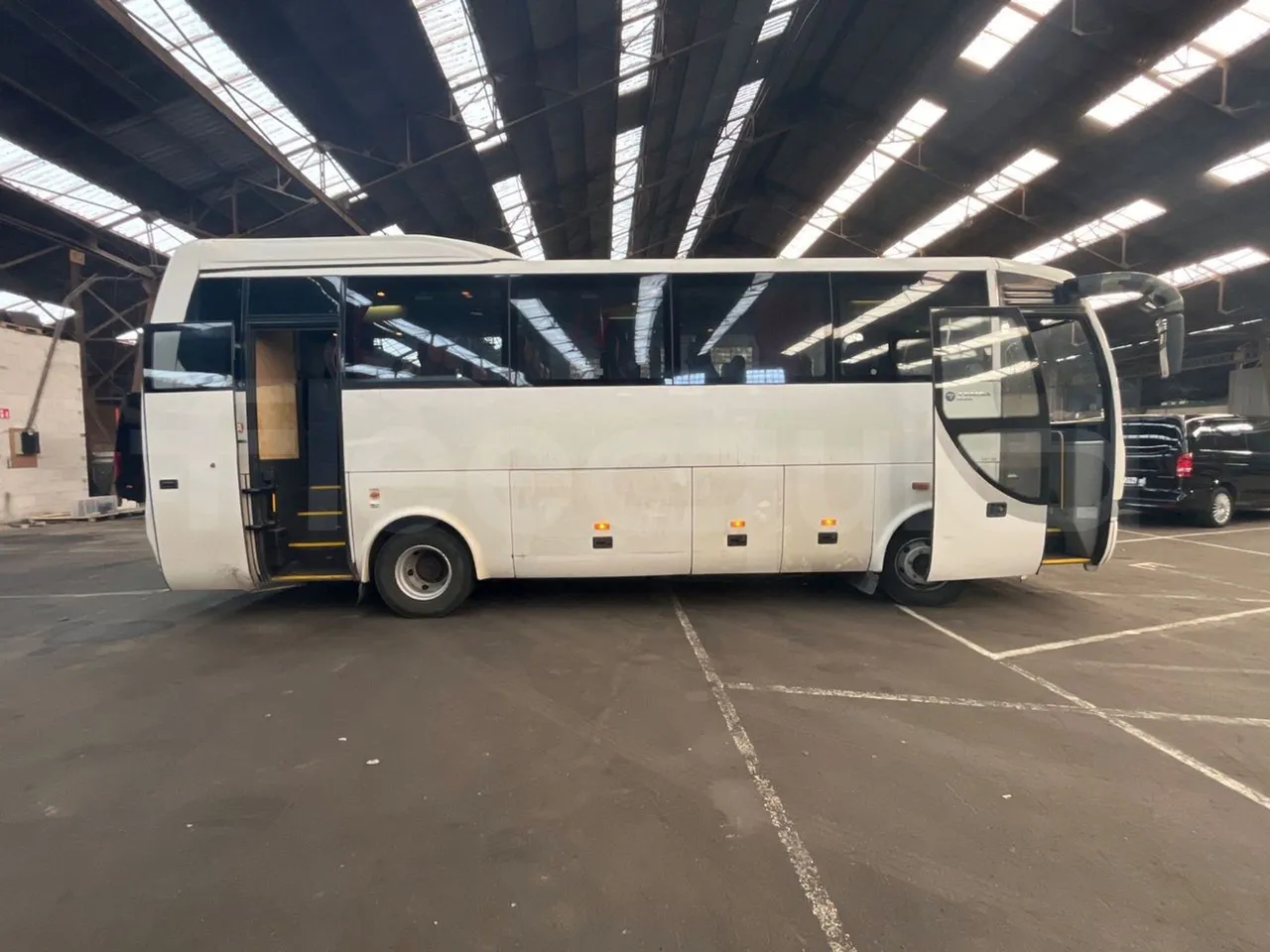 Temsa Opalin HNJ55L21R - Euro5 - 184kW - 8.393mt - 3/4 right rear doors open