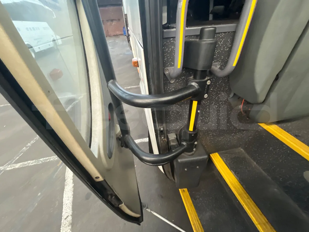 Temsa Opalin HNJ55L21R - Euro5 - 184kW - 8.393mt - door mechanism photo