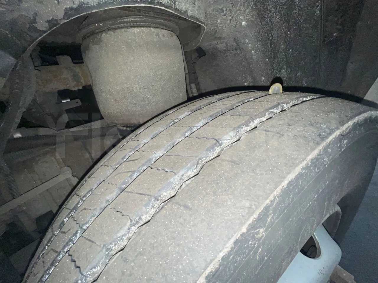 Temsa Opalin HNJ55L21R - Euro5 - 184kW - 8.393mt - tread condition second axle tires left