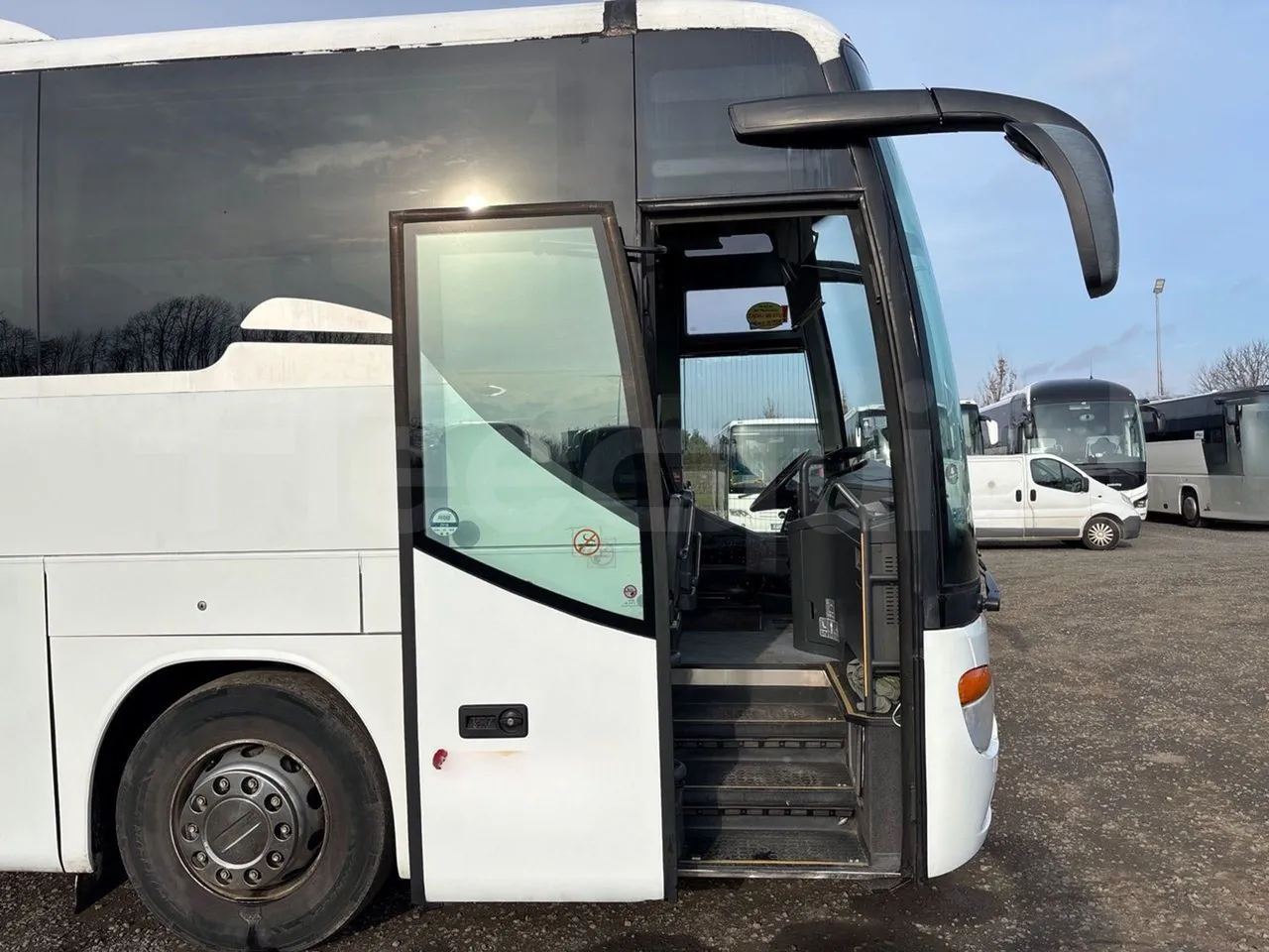 Setra S417 GT-HD - EURO4 - 315 kW-14,05m - front door 1 open