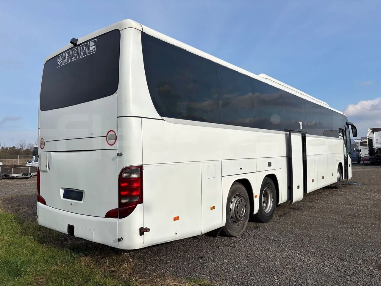Setra S417 GT-HD - EURO4 - 315 kW-14,05m - 3/4 right rear doors open