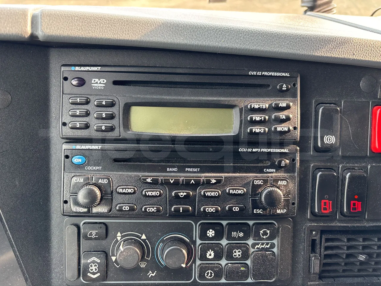 Setra S417 GT-HD - EURO4 - 315 kW-14,05m - radio accessories photo