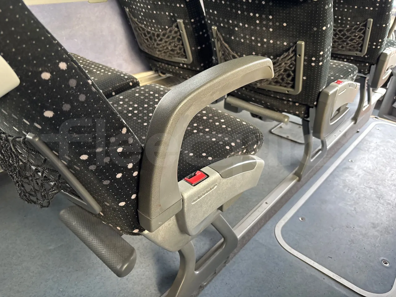 Setra S417 GT-HD - EURO4 - 315 kW-14,05m - armrest detail photo