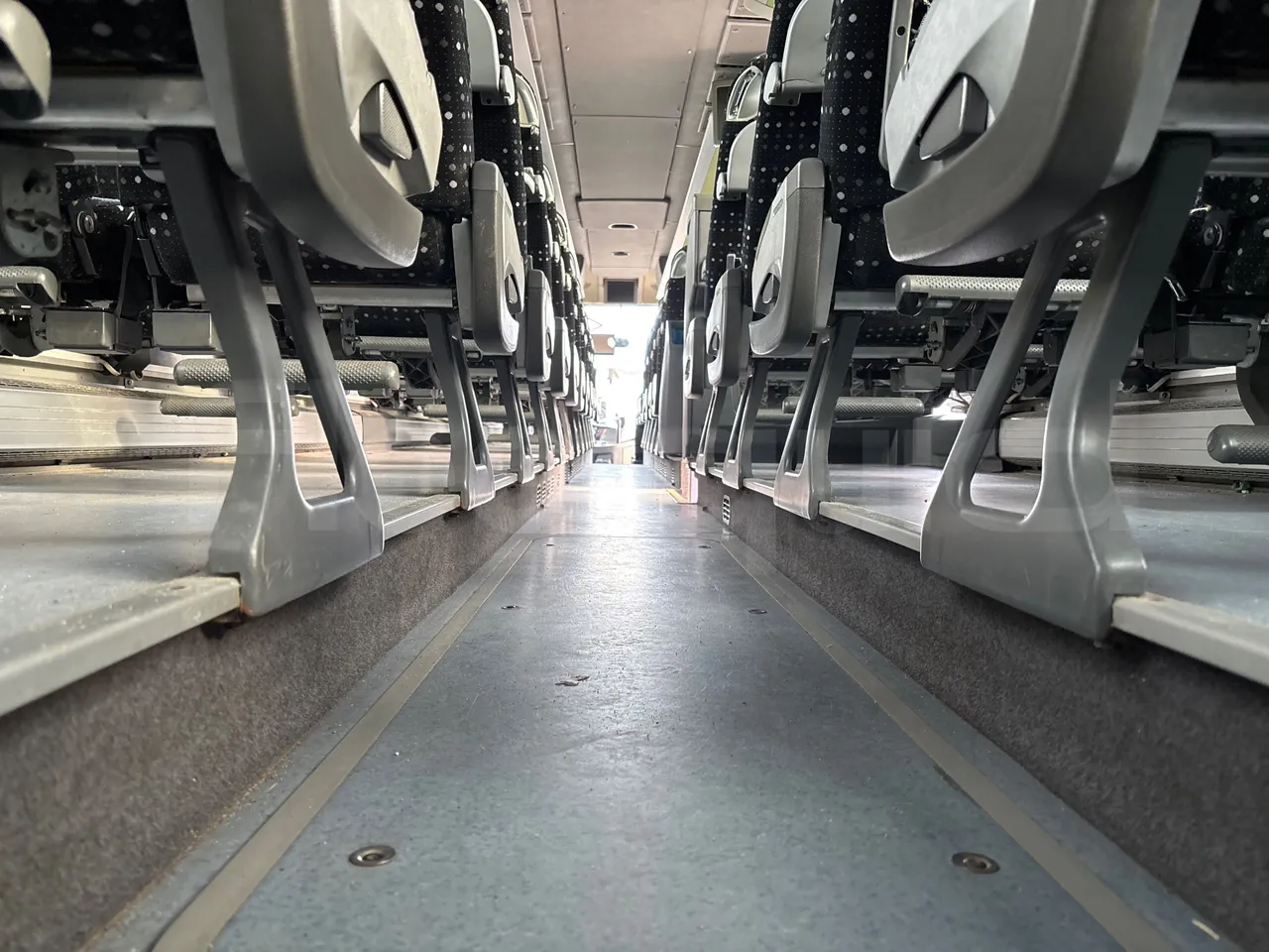 Setra S417 GT-HD - EURO4 - 315 kW-14,05m - seat brackets photo