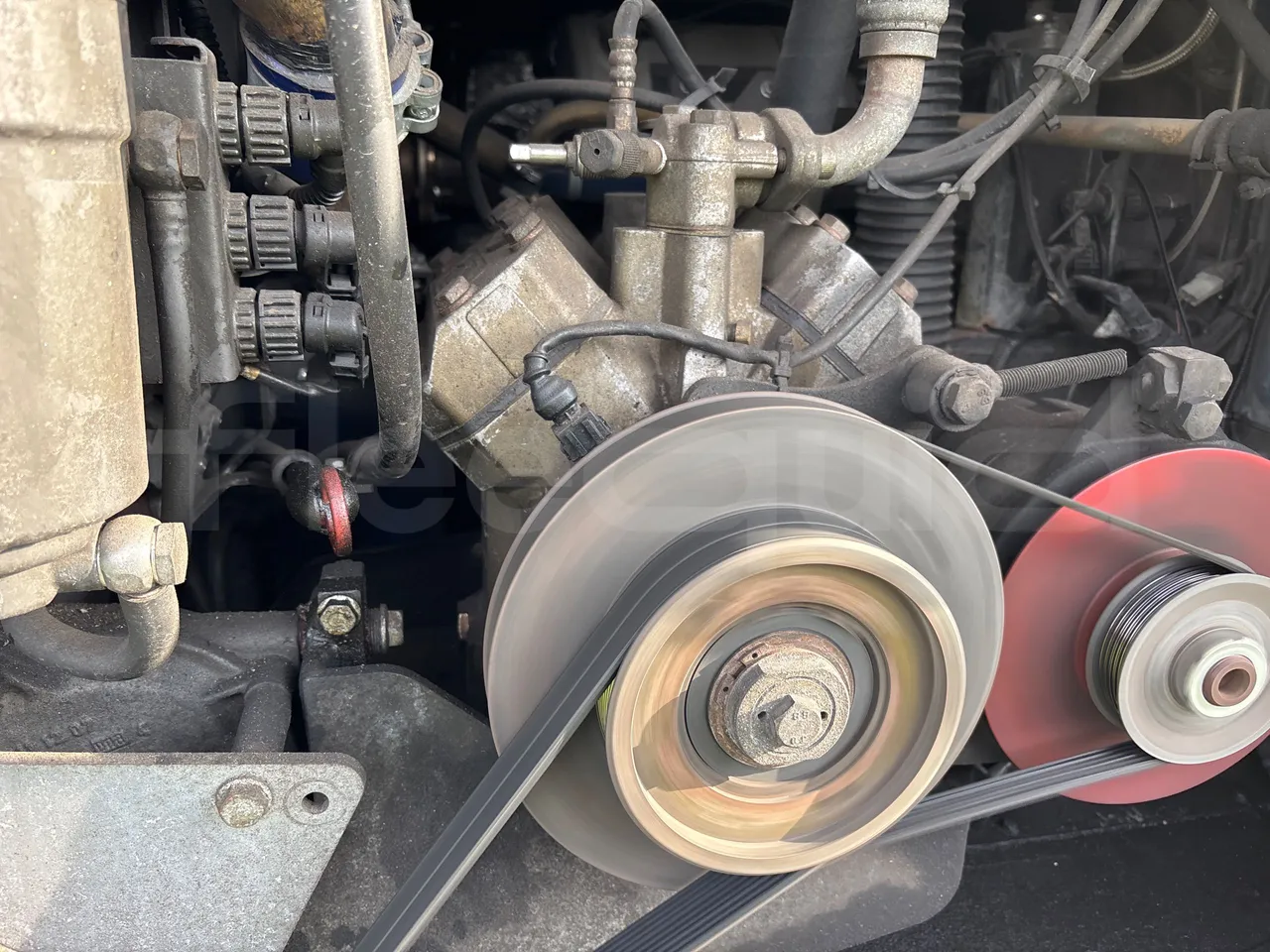 Setra S417 GT-HD - EURO4 - 315 kW-14,05m - air conditioning compressor