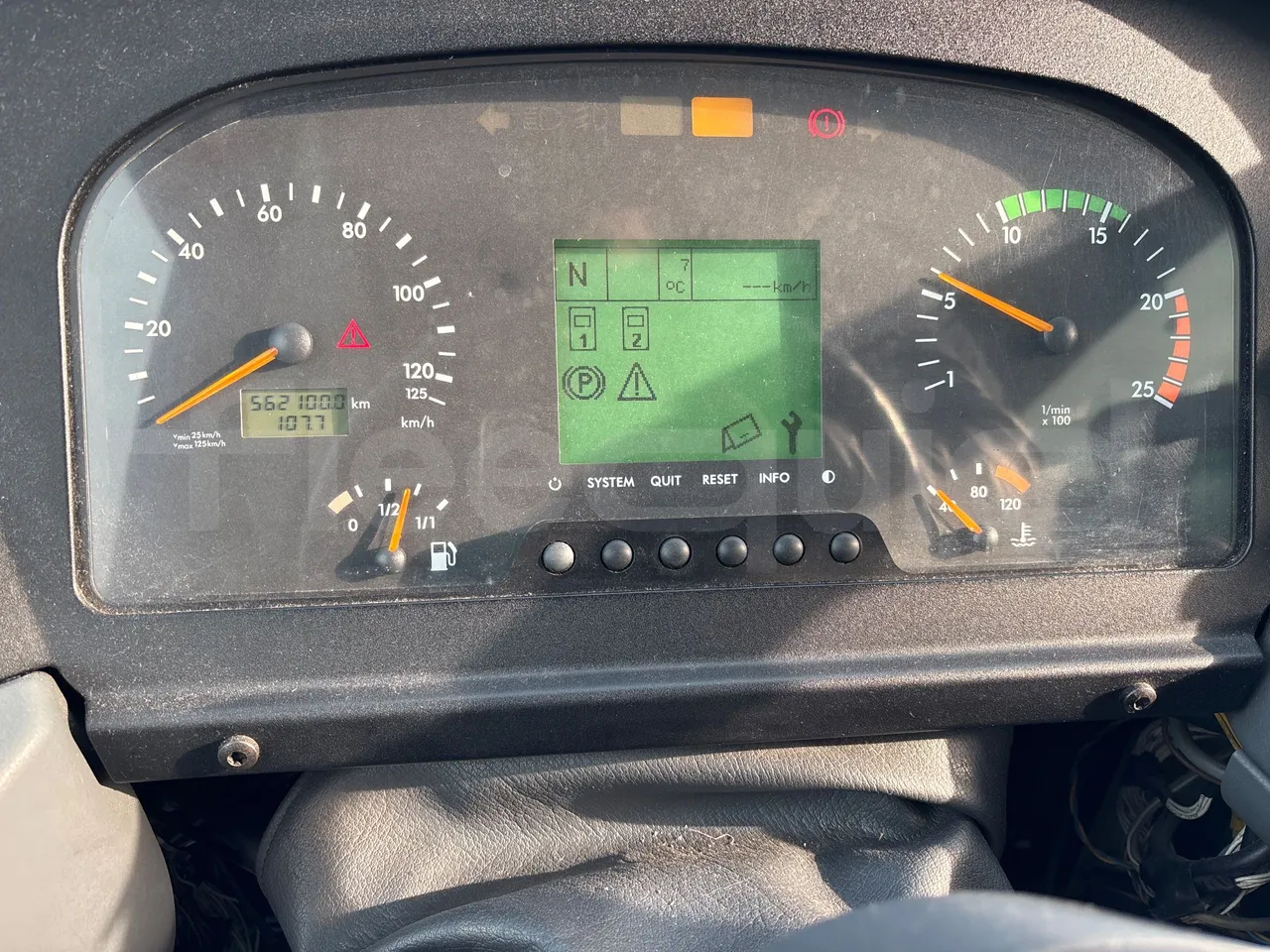 Setra S417 GT-HD - EURO4 - 315 kW-14,05m - dashboard lights on