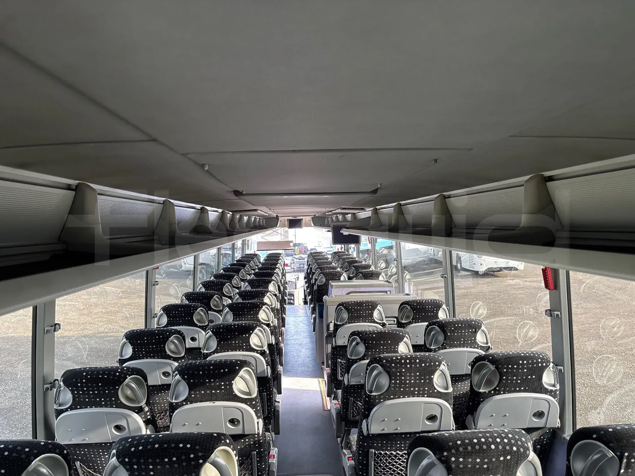 Setra S417 GT-HD - EURO4 - 315 kW-14,05m - forward view middle aisle