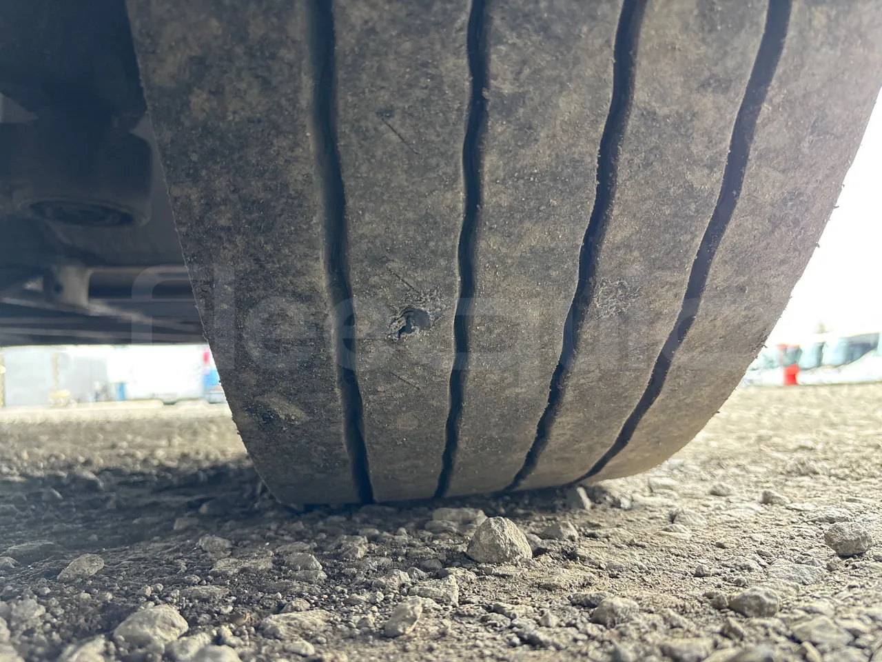 Setra S417 GT-HD - EURO4 - 315 kW-14,05m - tread condition front tires right