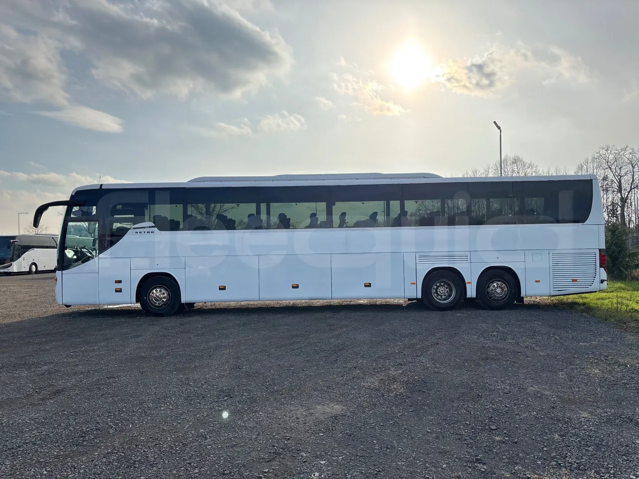Setra S417 GT-HD - EURO4 - 315 kW-14,05m - left side photo