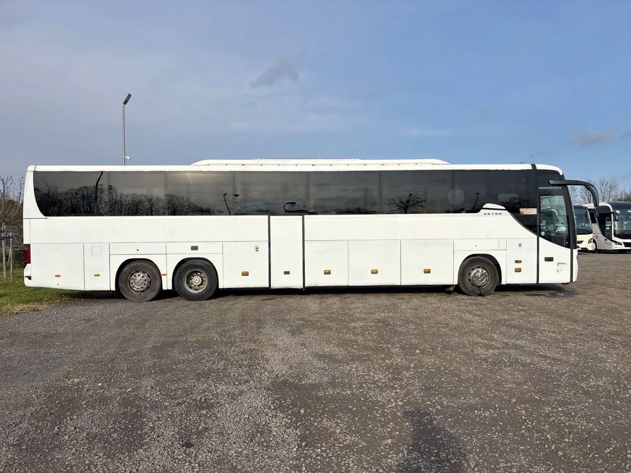 Setra S417 GT-HD - EURO4 - 315 kW-14,05m - right side doors closed