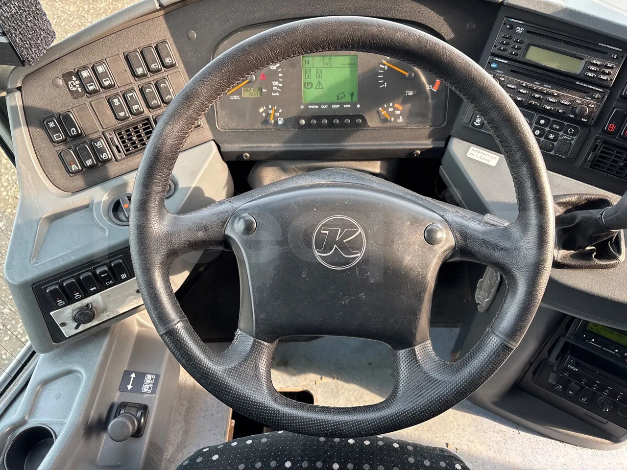 Setra S417 GT-HD - EURO4 - 315 kW-14,05m - steering wheel photo