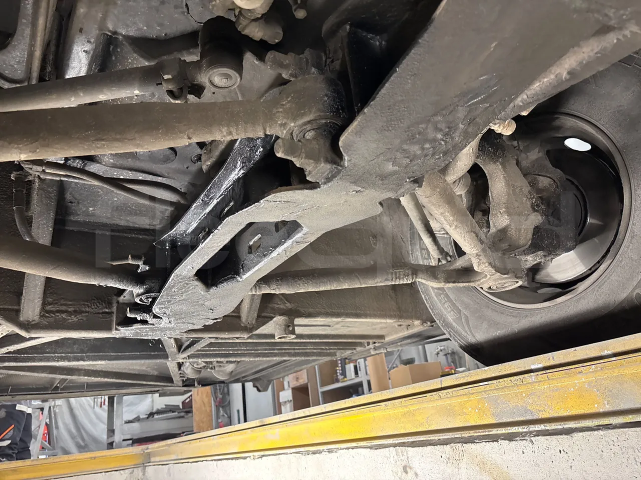 Setra S417 GT-HD - EURO4 - 315 kW-14,05m - front axle left side