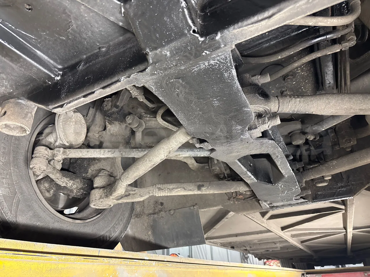 Setra S417 GT-HD - EURO4 - 315 kW-14,05m - front axle right side