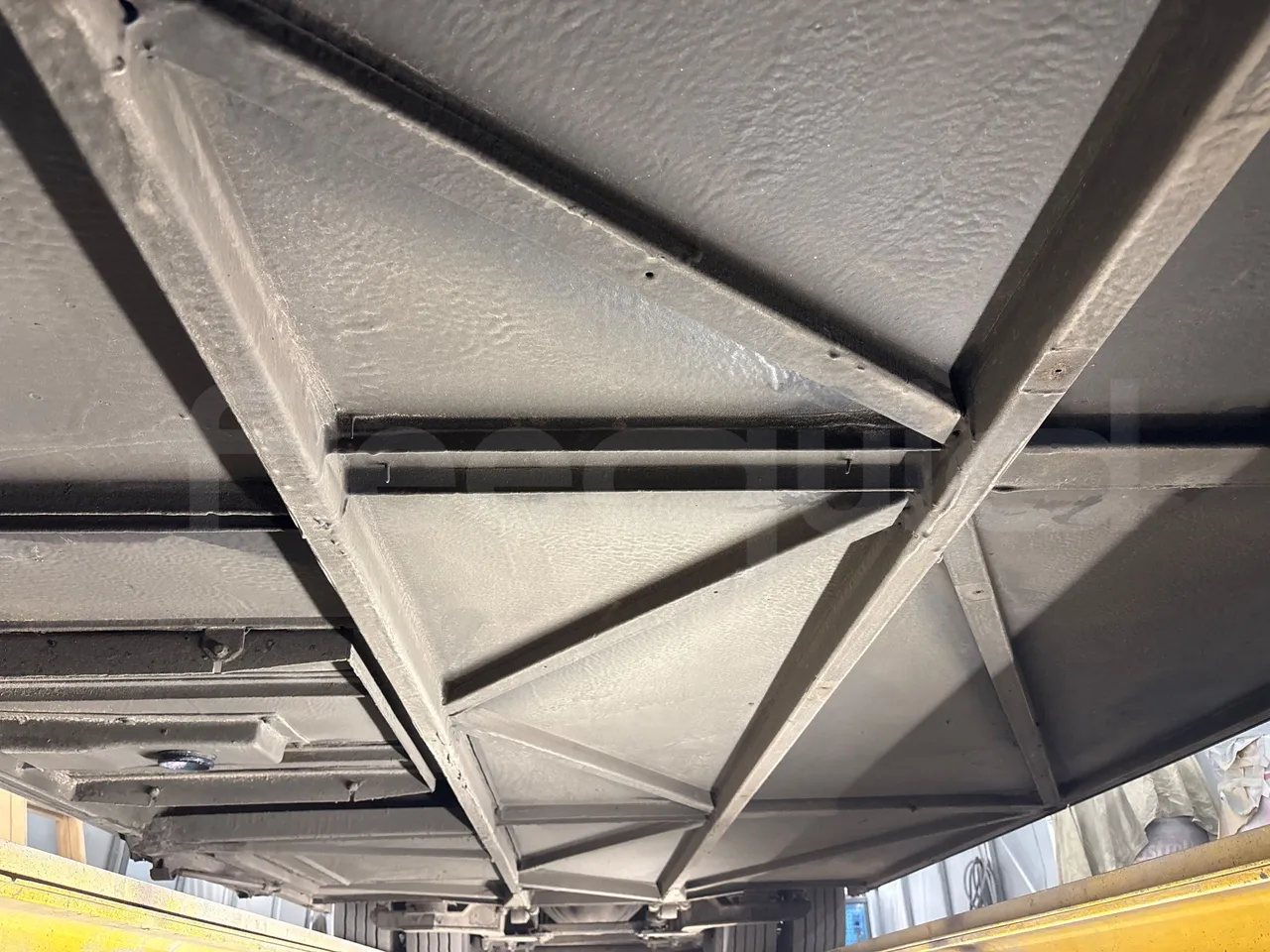 Setra S417 GT-HD - EURO4 - 315 kW-14,05m - central undercarriage photo