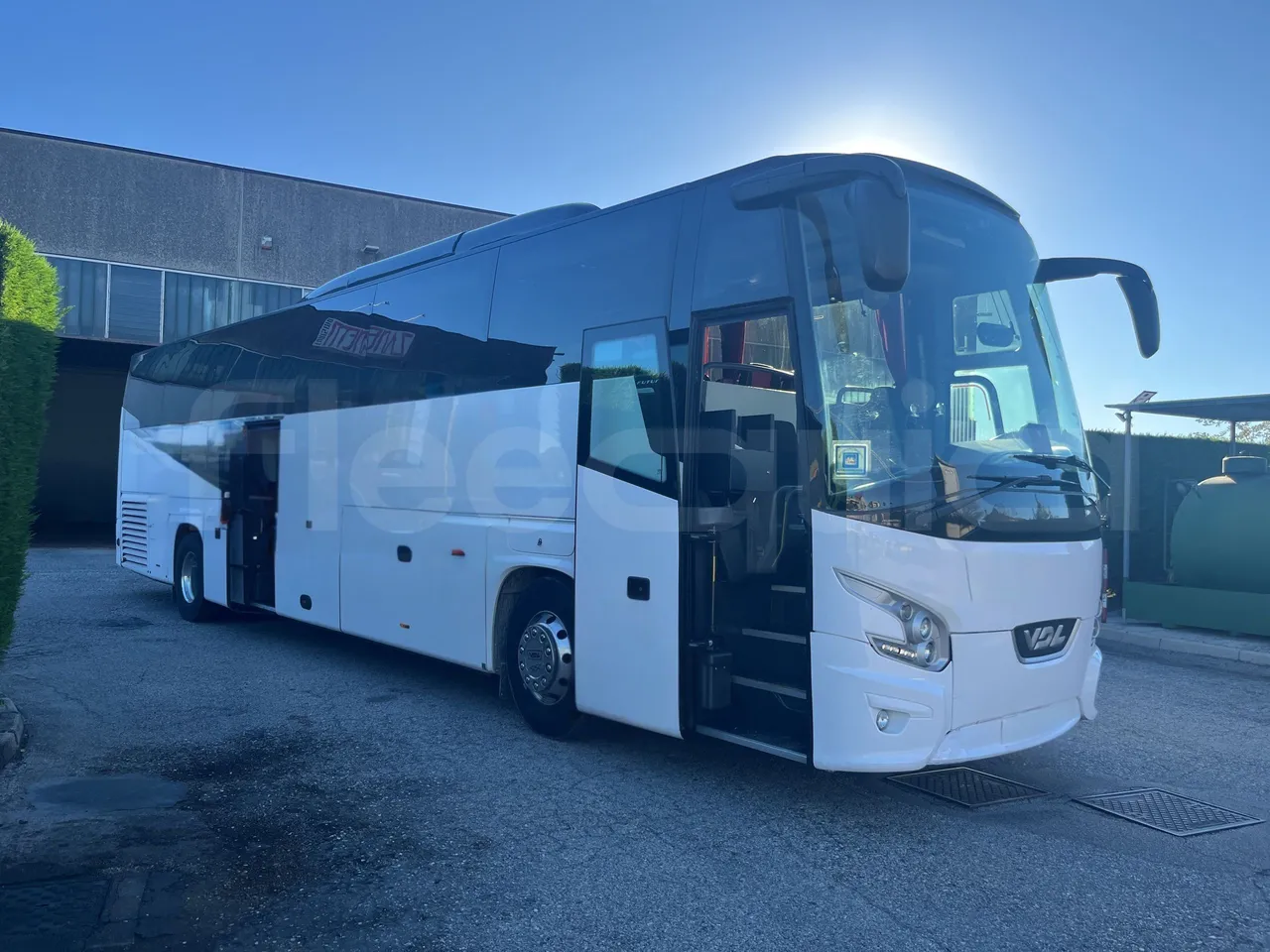 Vdl Futura - 3/4 Front Right Side Doors Open