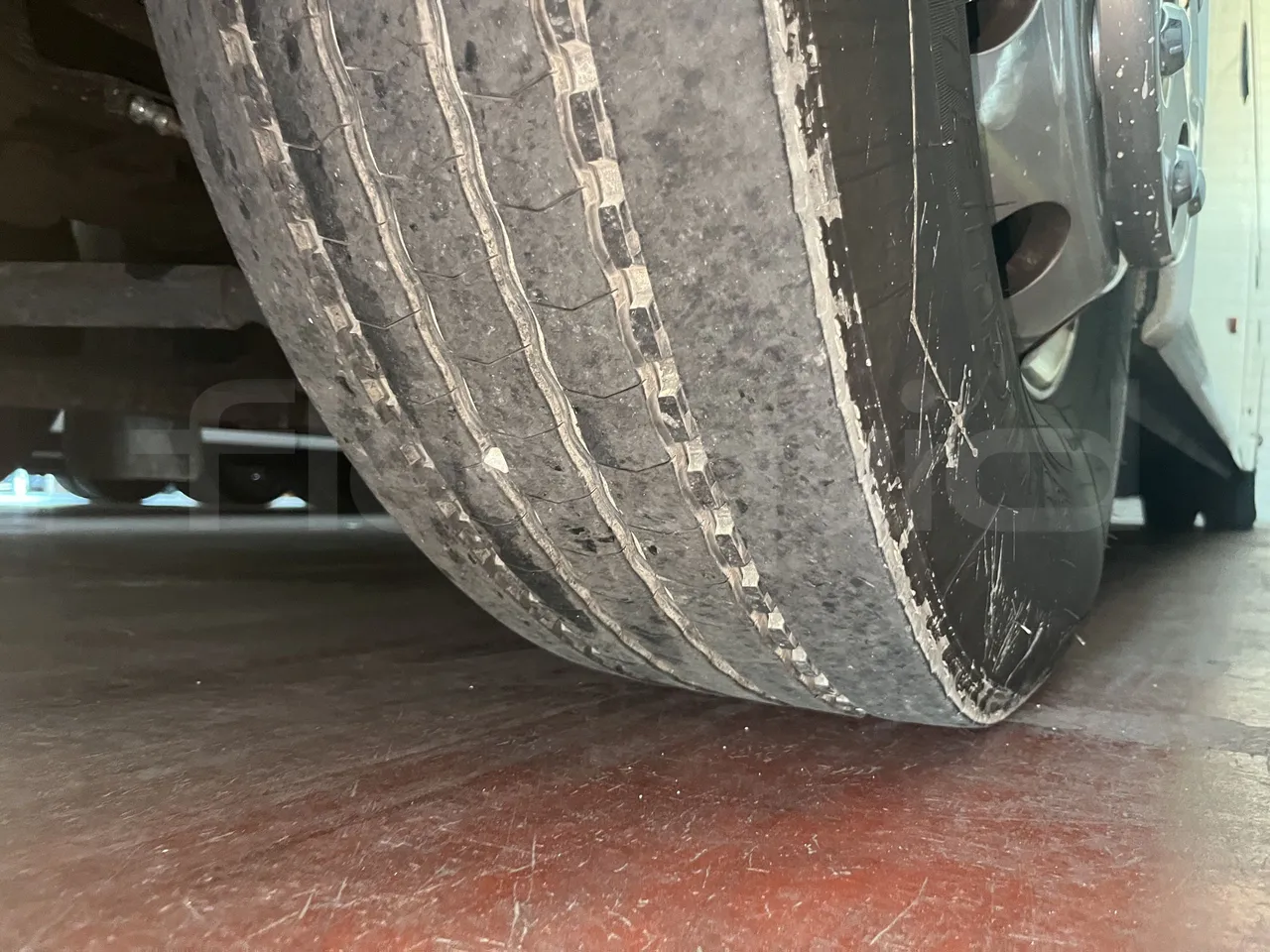 Vdl Futura - First Axle Left Side: Tyre Tread