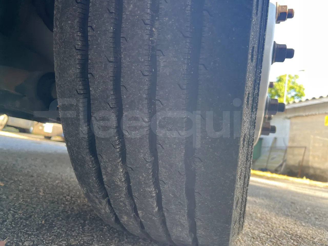 Otokar Vectio T Vectio 290T - Euro5 - 213kW - 10mt - tread condition front tires left