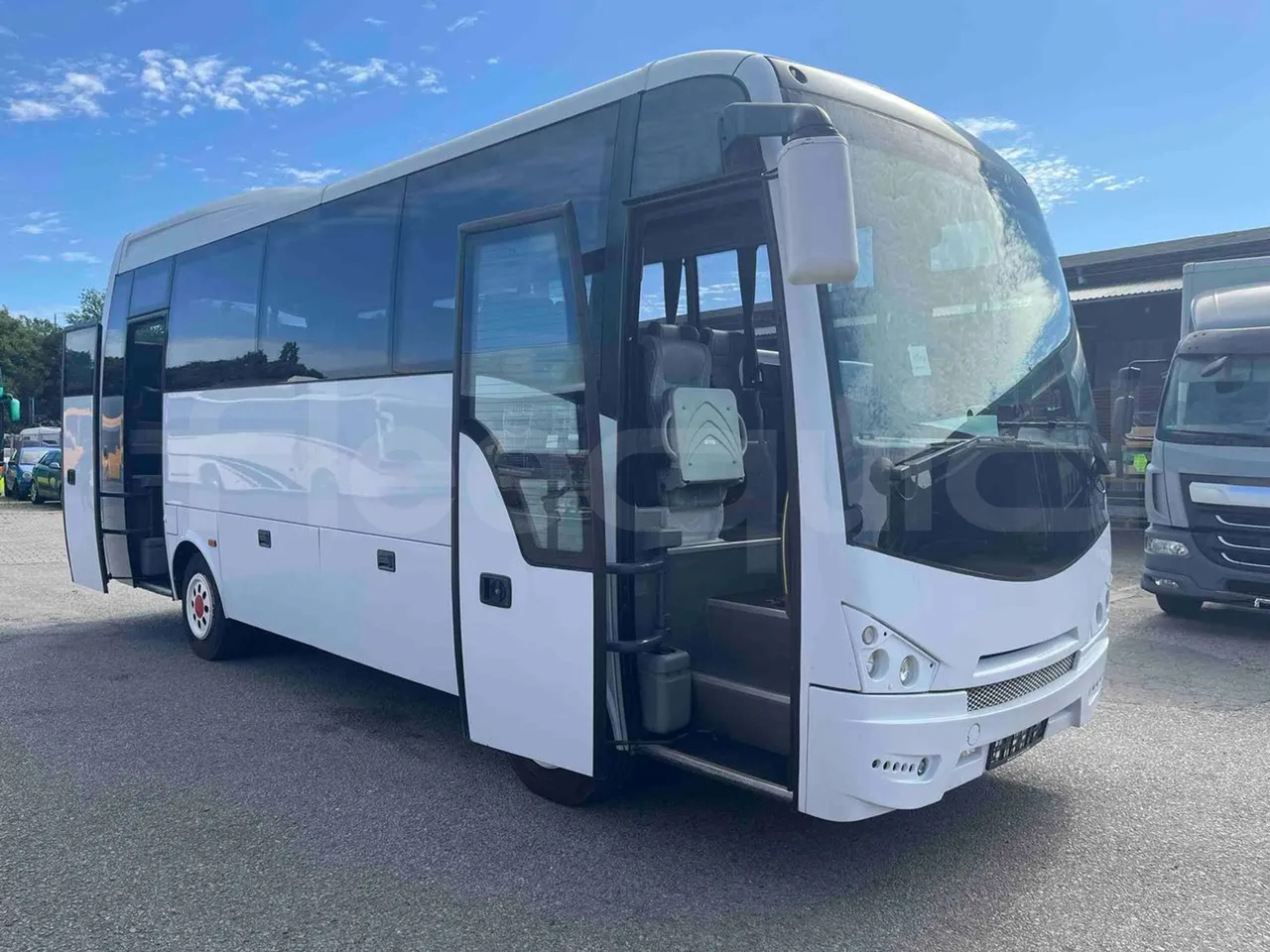 Isuzu Turquoise - 3/4 right front doors open