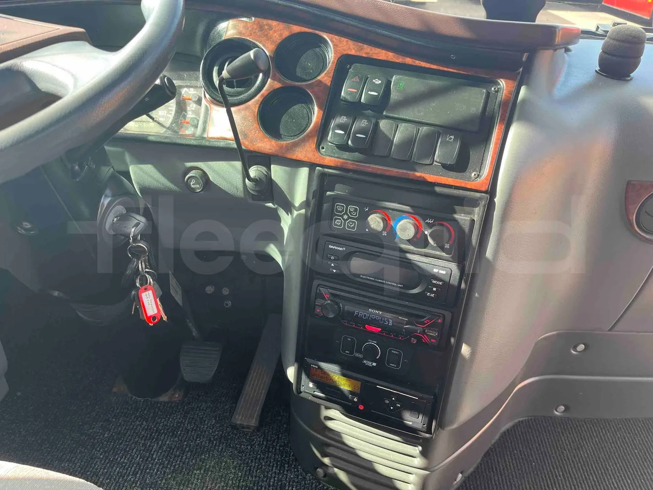 Isuzu Turquoise - radio accessories photo