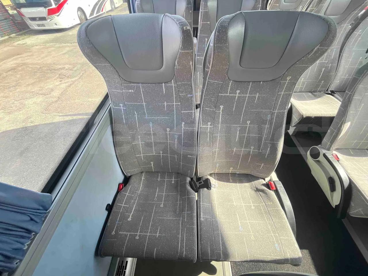 Isuzu Turquoise - single seat detail