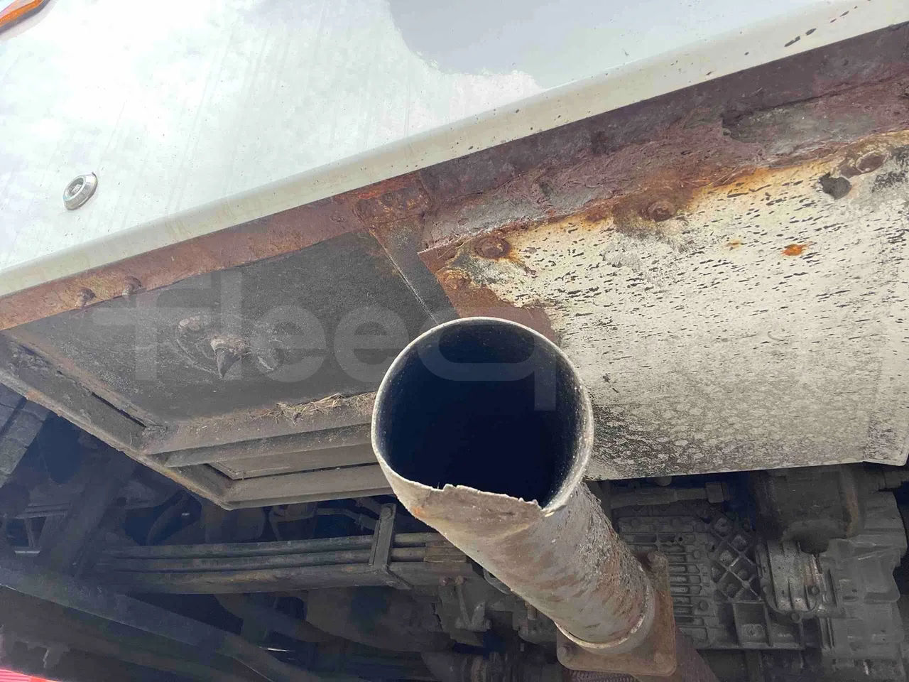 Isuzu Turquoise - exhaust photo