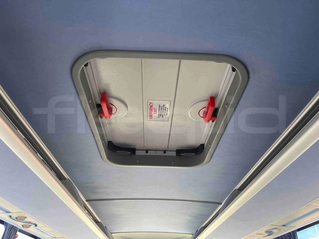 Isuzu Turquoise - roof hatch 1