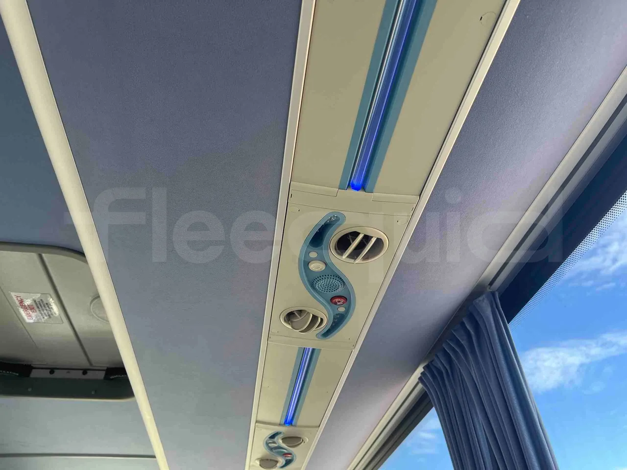 Isuzu Turquoise - roof hatch 2