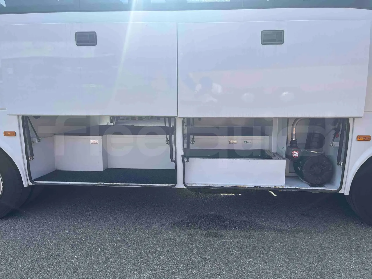 Isuzu Turquoise - luggage rack photo