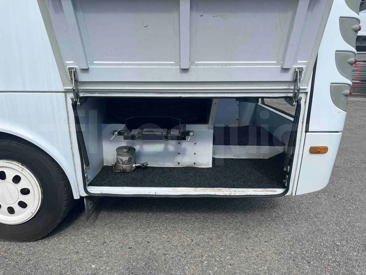 Isuzu Turquoise - platform open photo