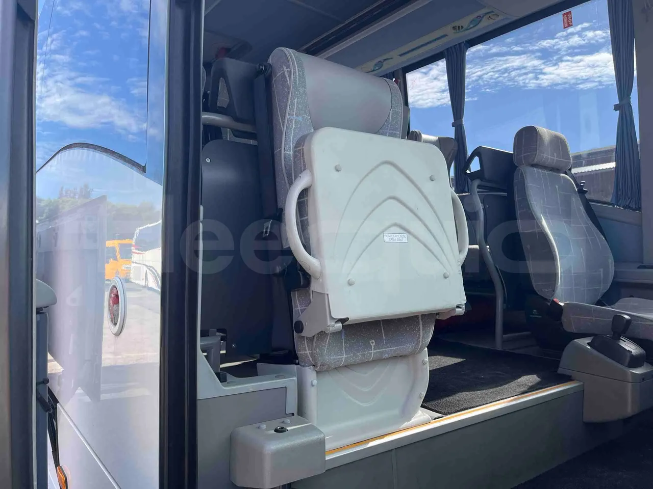 Isuzu Turquoise - hostess seat photo