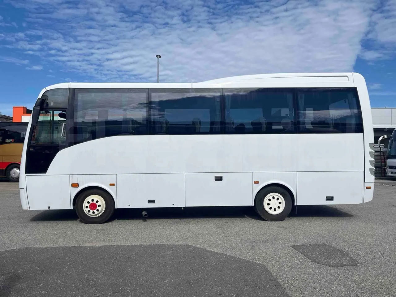 Isuzu Turquoise - left side photo