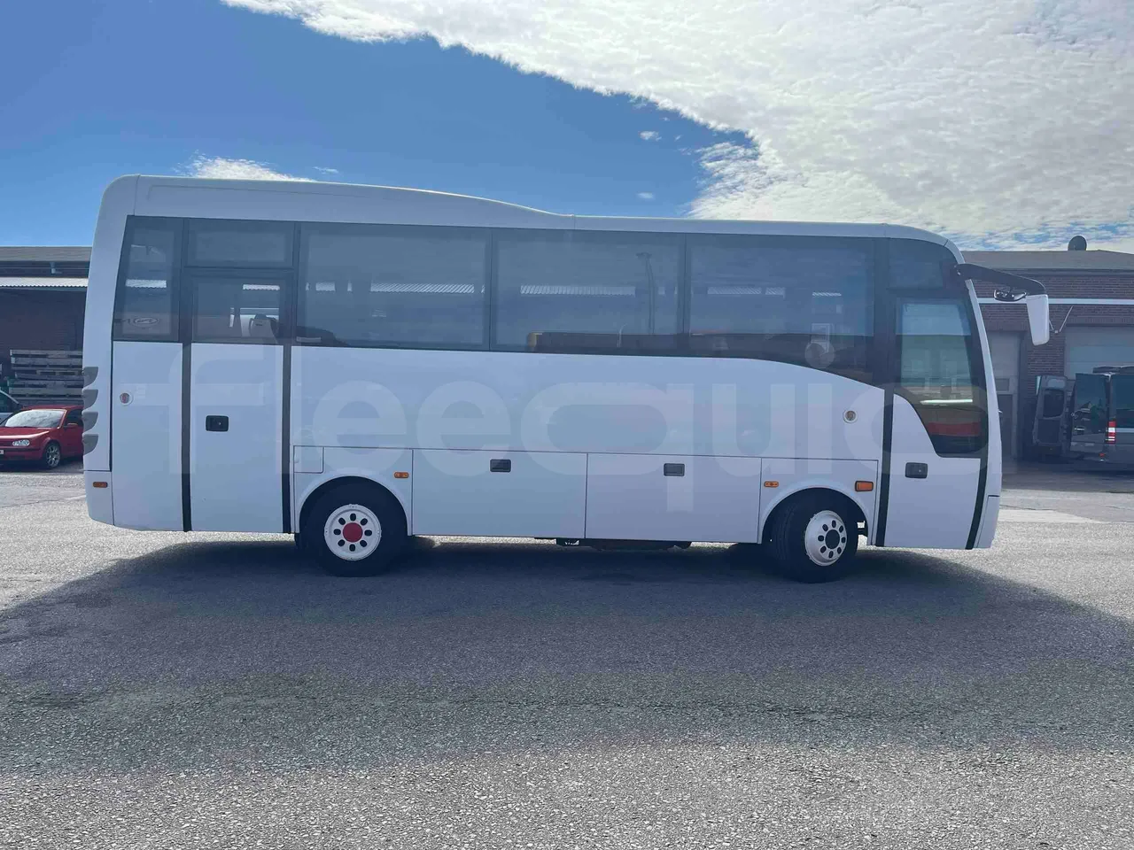 Isuzu Turquoise - right side doors closed