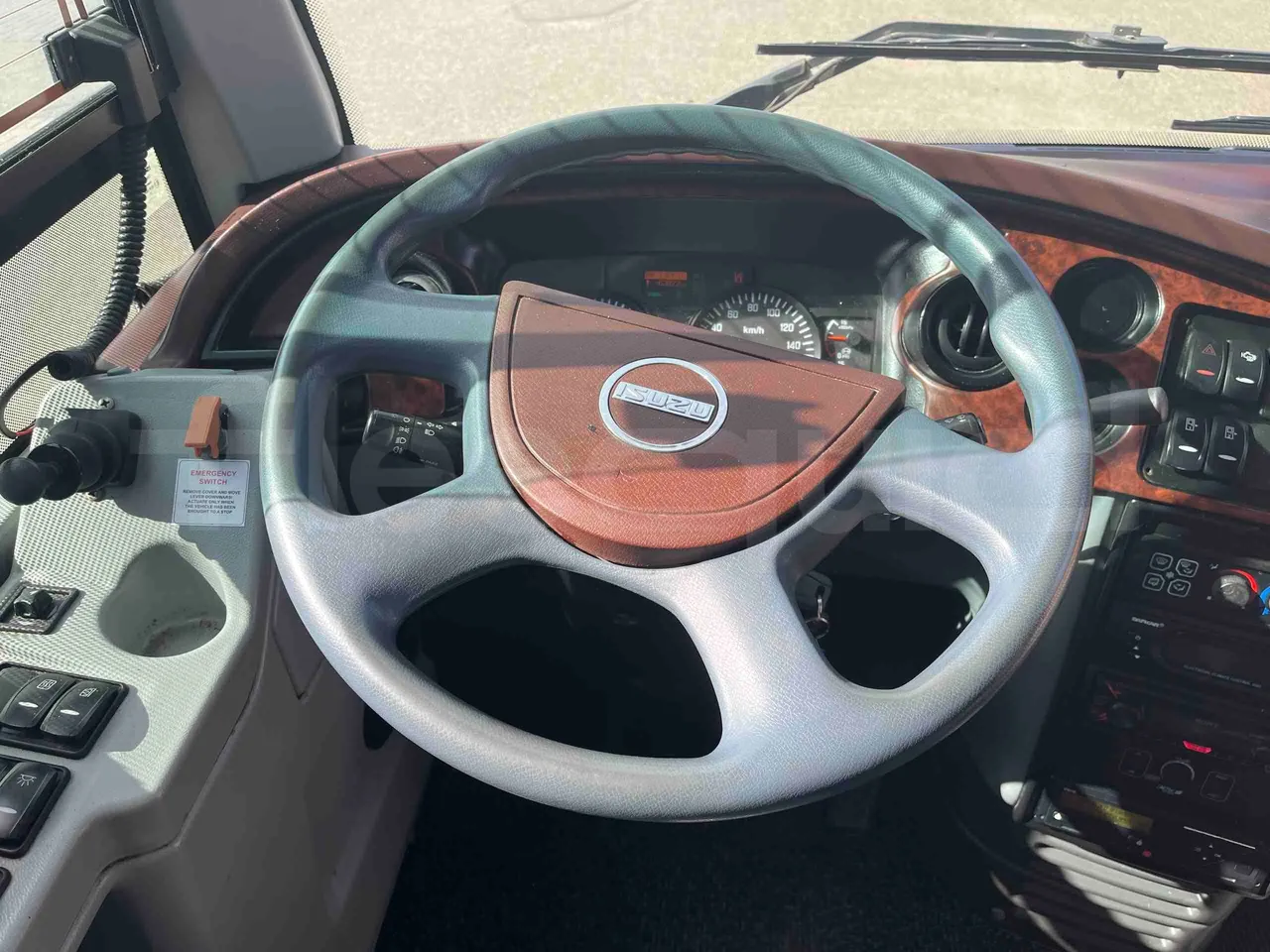 Isuzu Turquoise - steering wheel photo