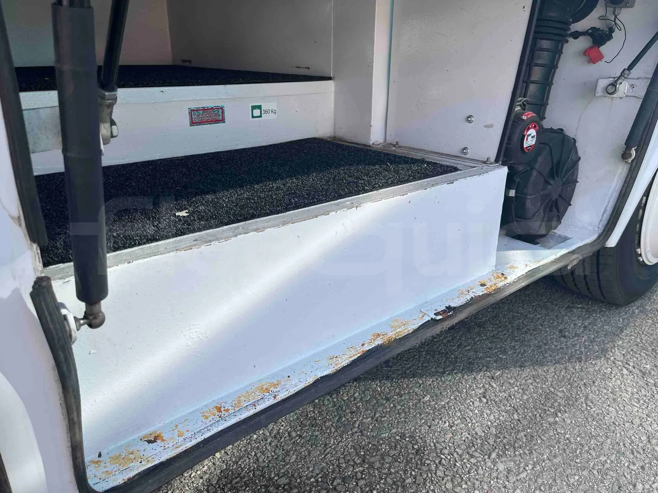 Isuzu Turquoise - under carpet photo