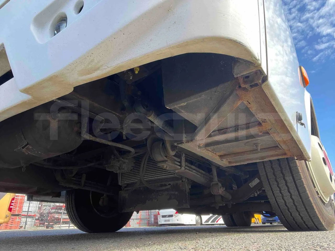 Isuzu Turquoise - front axle central