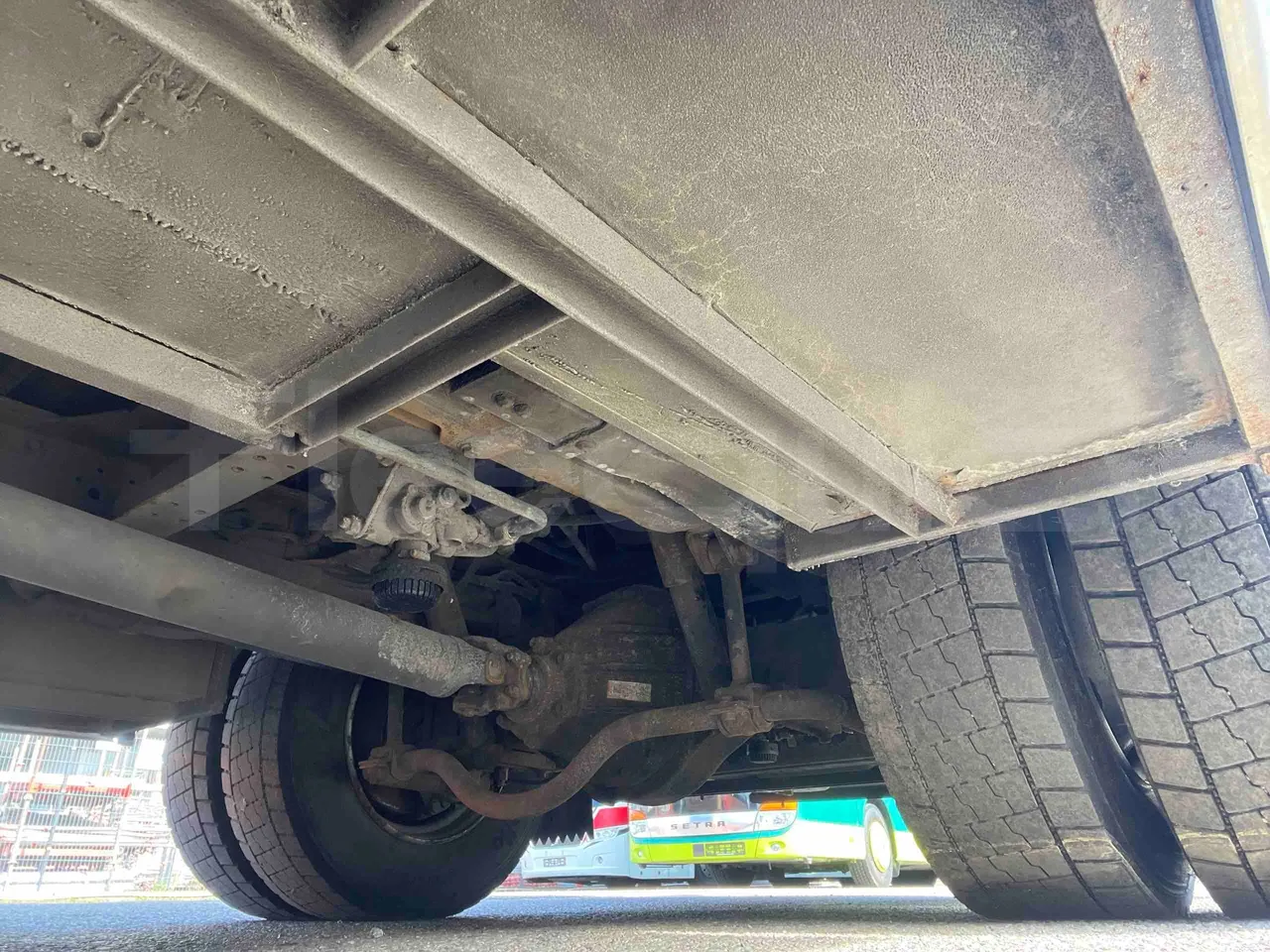 Isuzu Turquoise - central undercarriage photo
