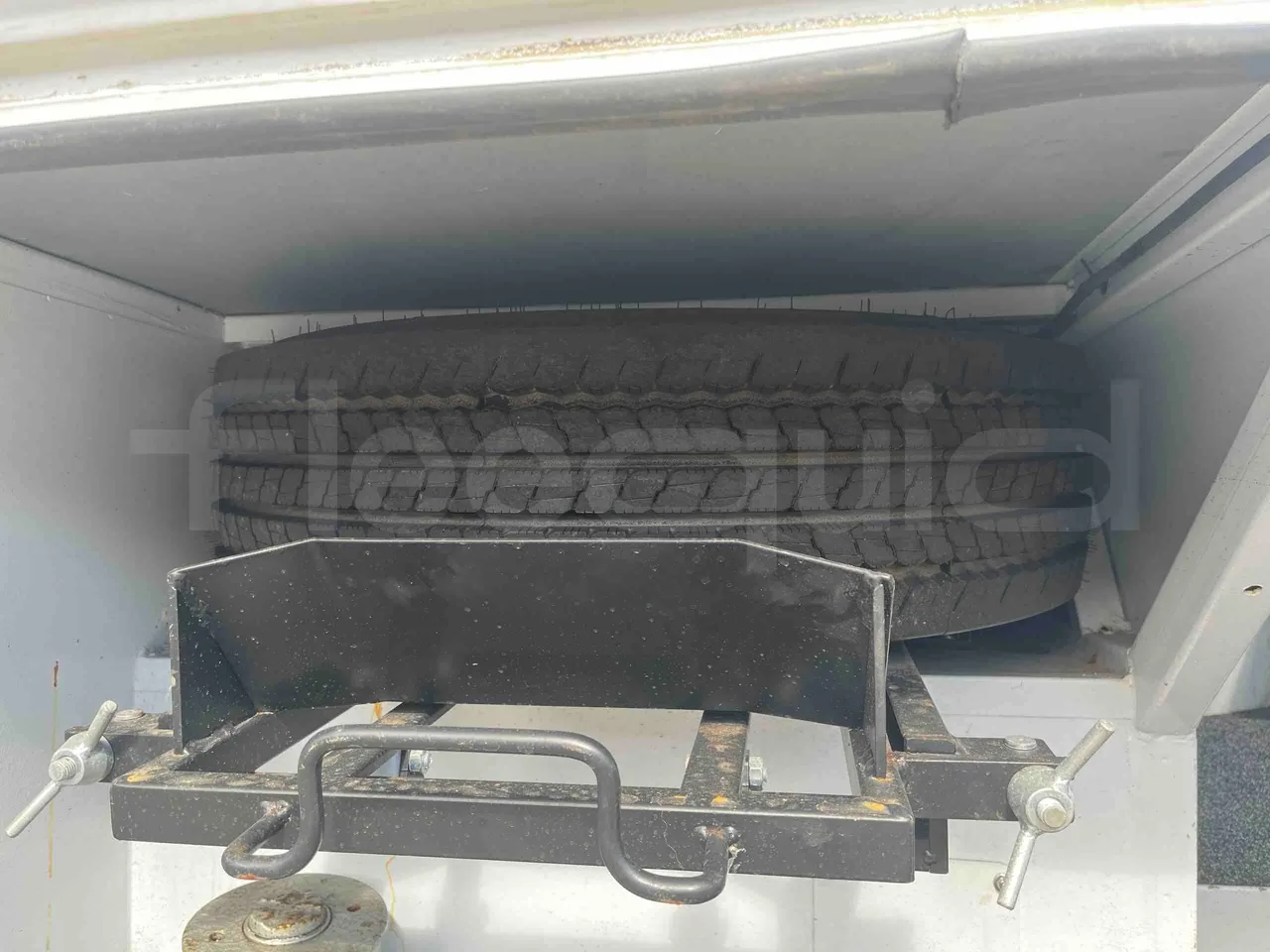 Isuzu Turquoise - spare wheel