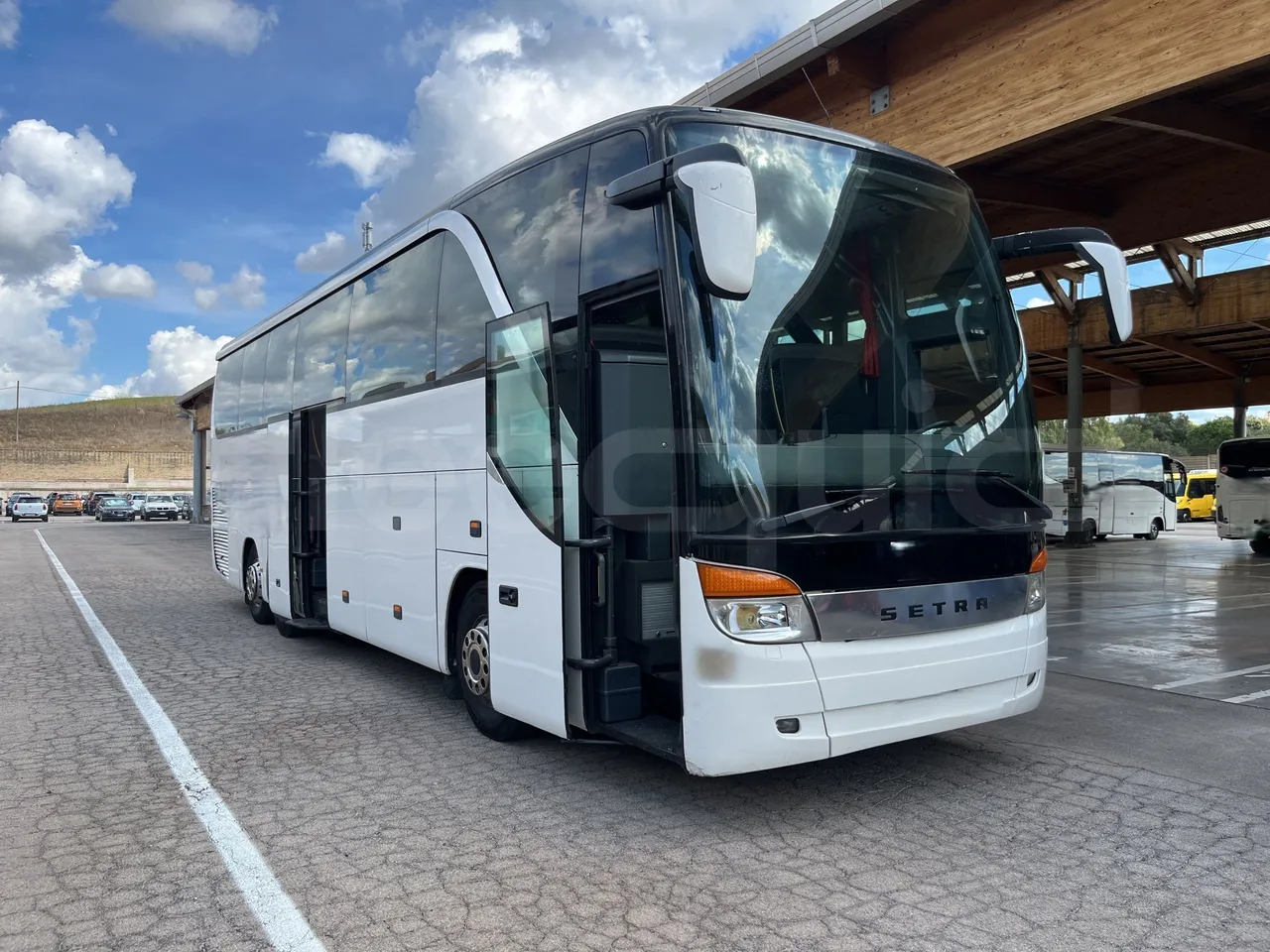 Setra S415 - 3/4 Front Right Side Doors Open