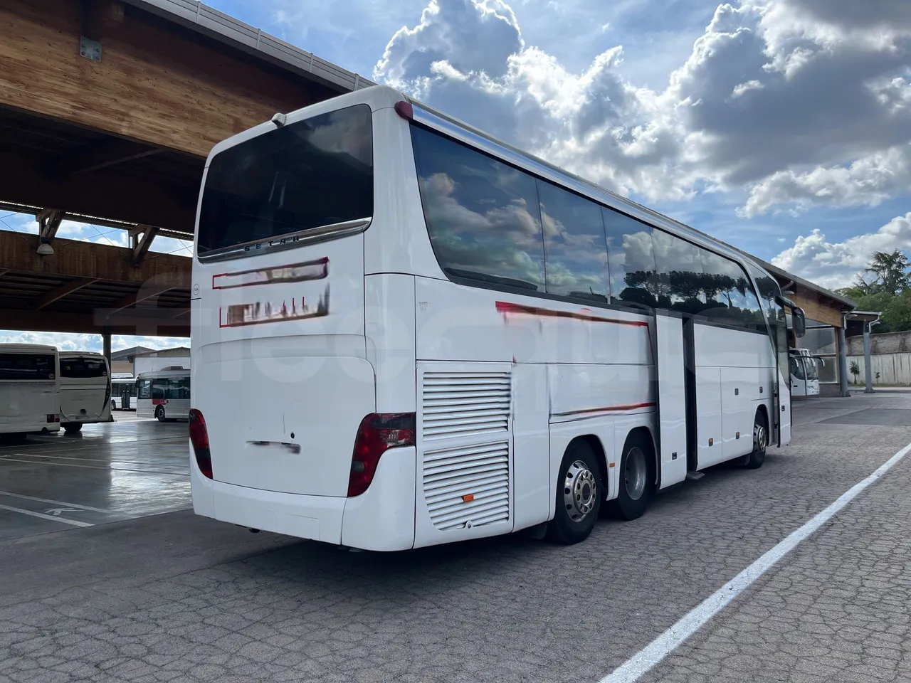 Setra S415 - 3/4 Rear Right Side Doors Open