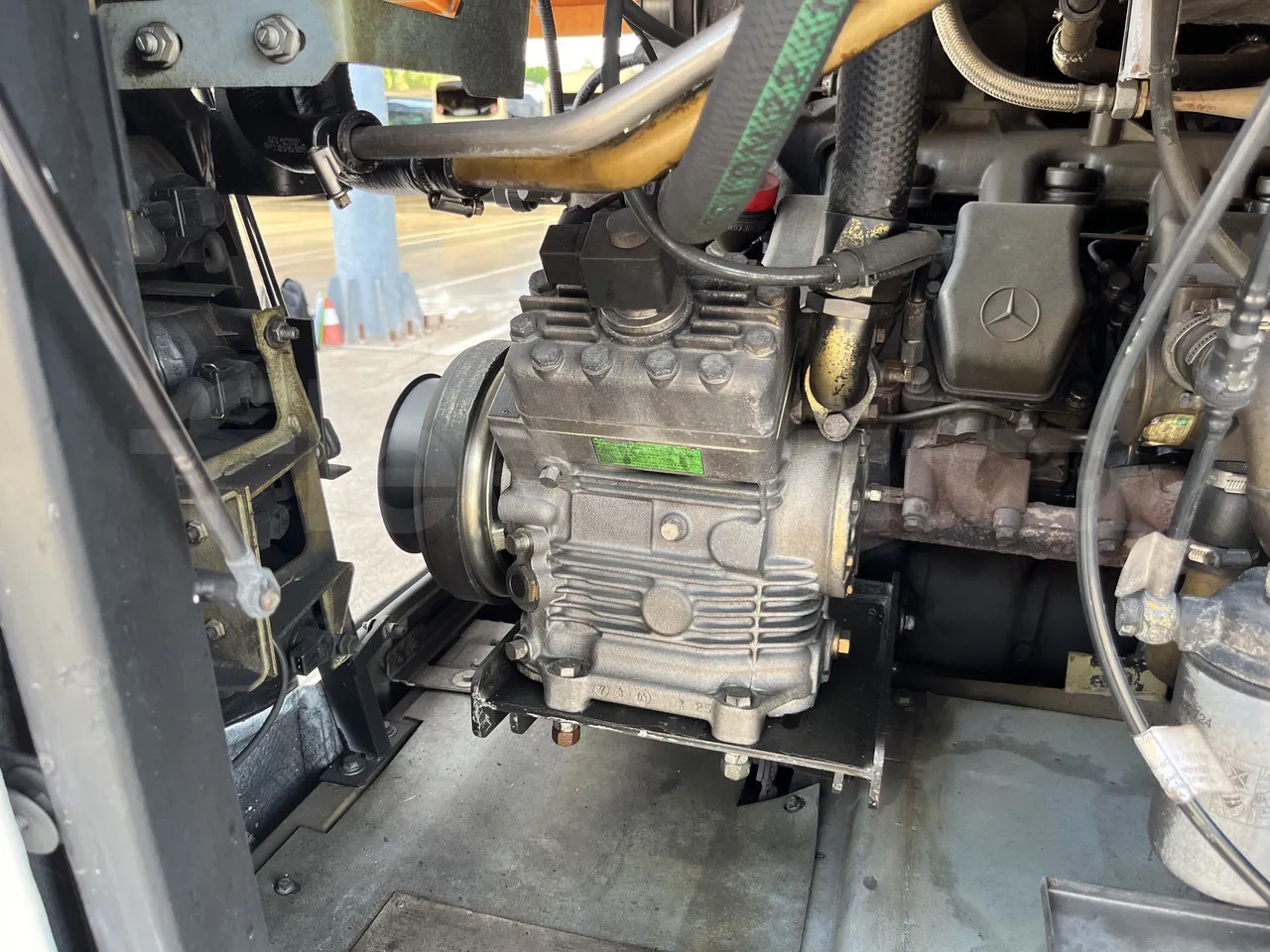 Setra S415 - Air Conditioning Compressor