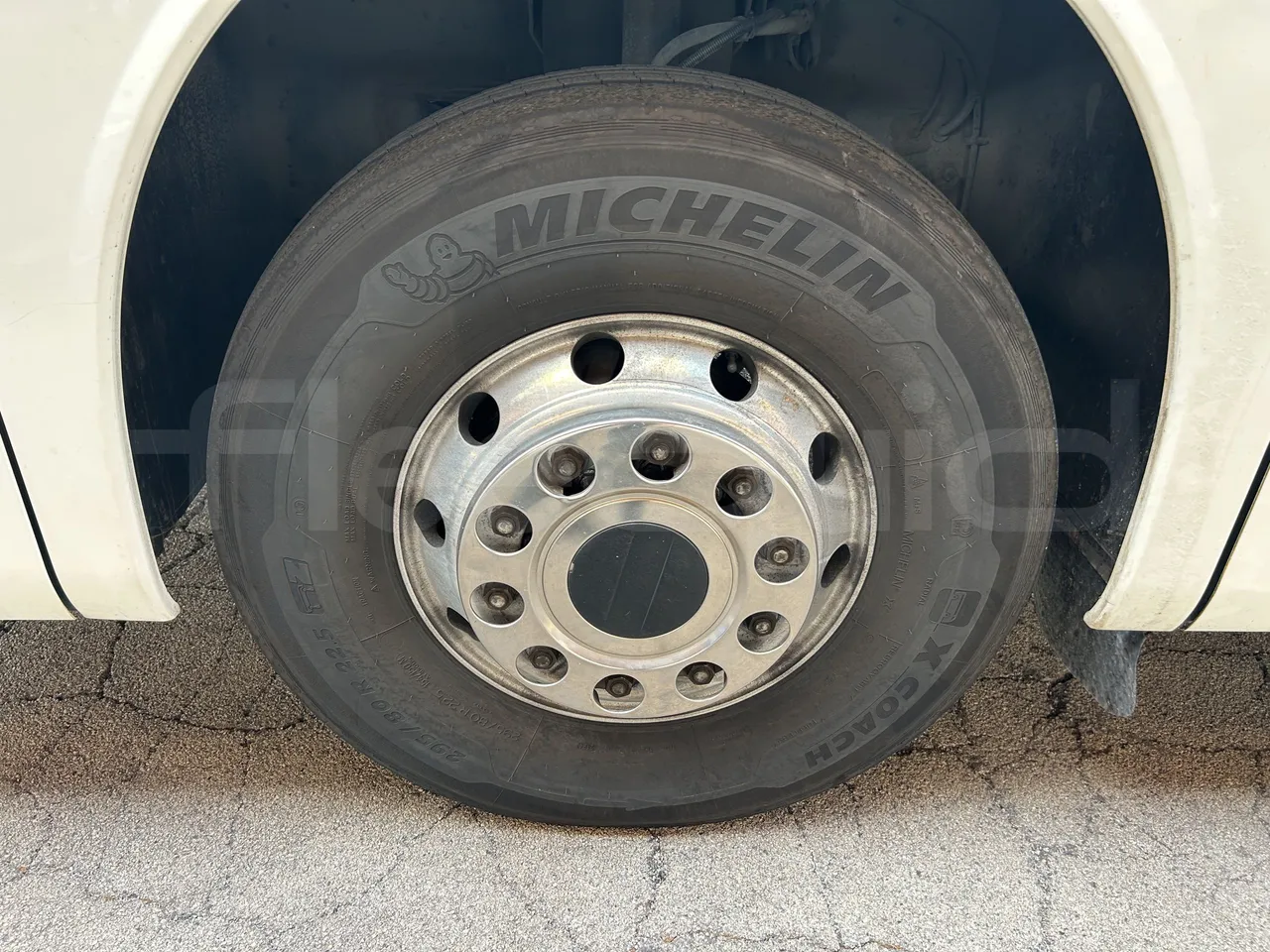 Setra S415 - First Axle Left Side: Complete Tyre