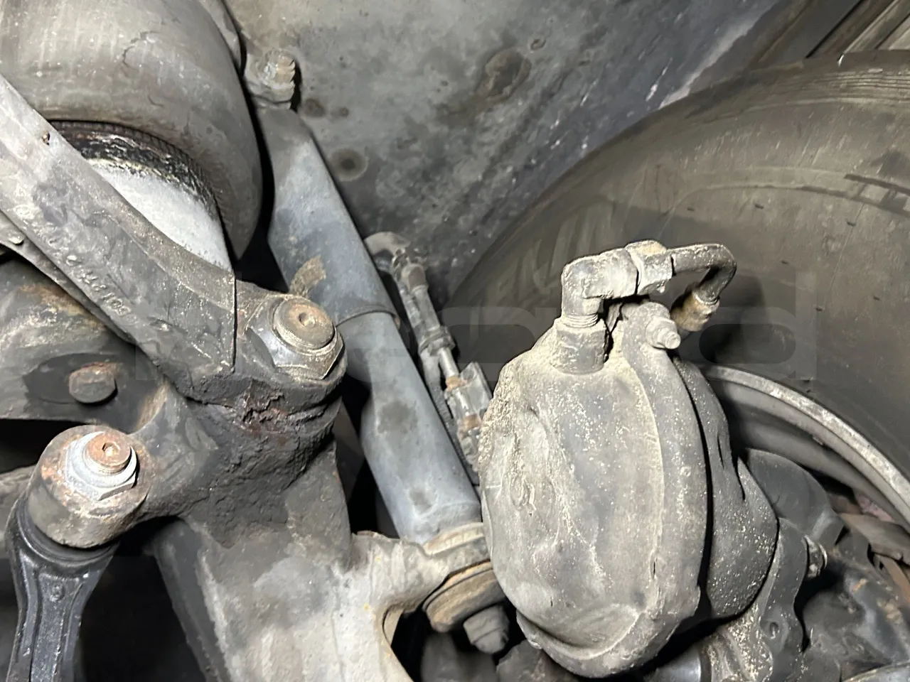 Setra S415 - First Axle Shock Absorbers Left Side