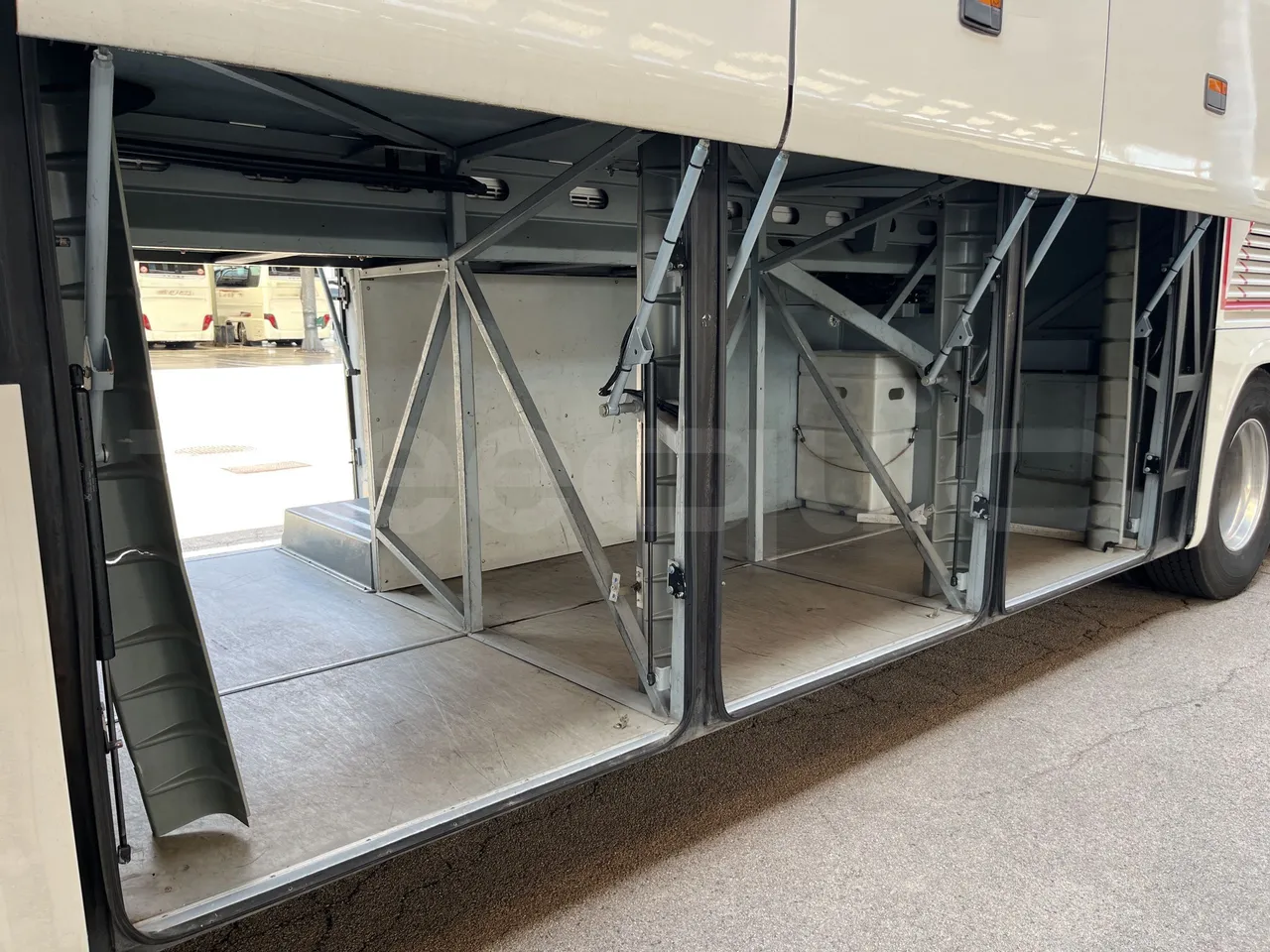 Setra S415 - Luggage