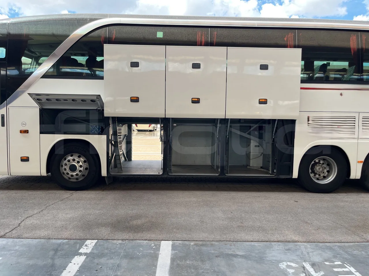 Setra S415 - Luggage Rack Left Side