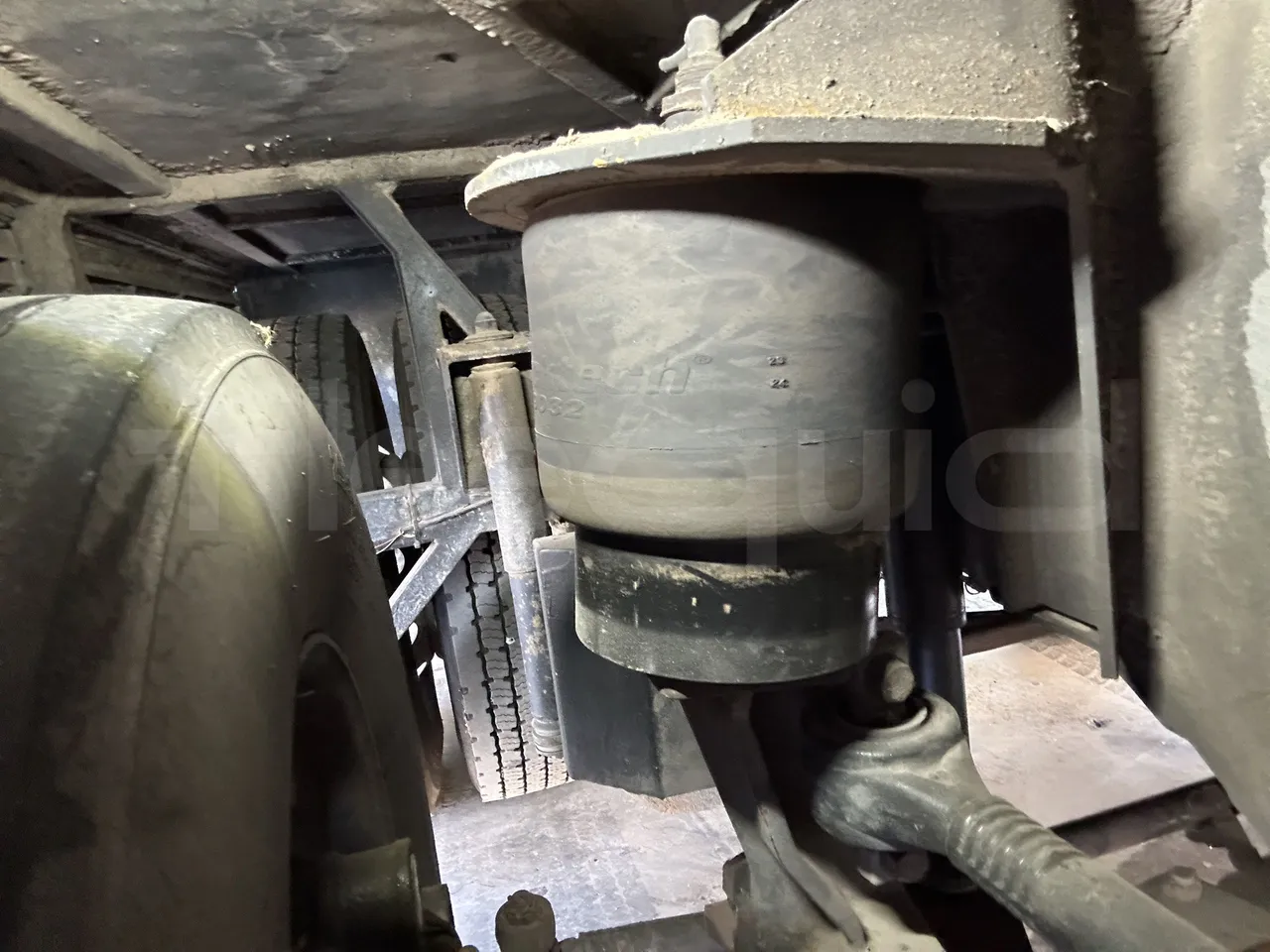 Setra S415 - Third Axle First Shock Absorbers Left Side