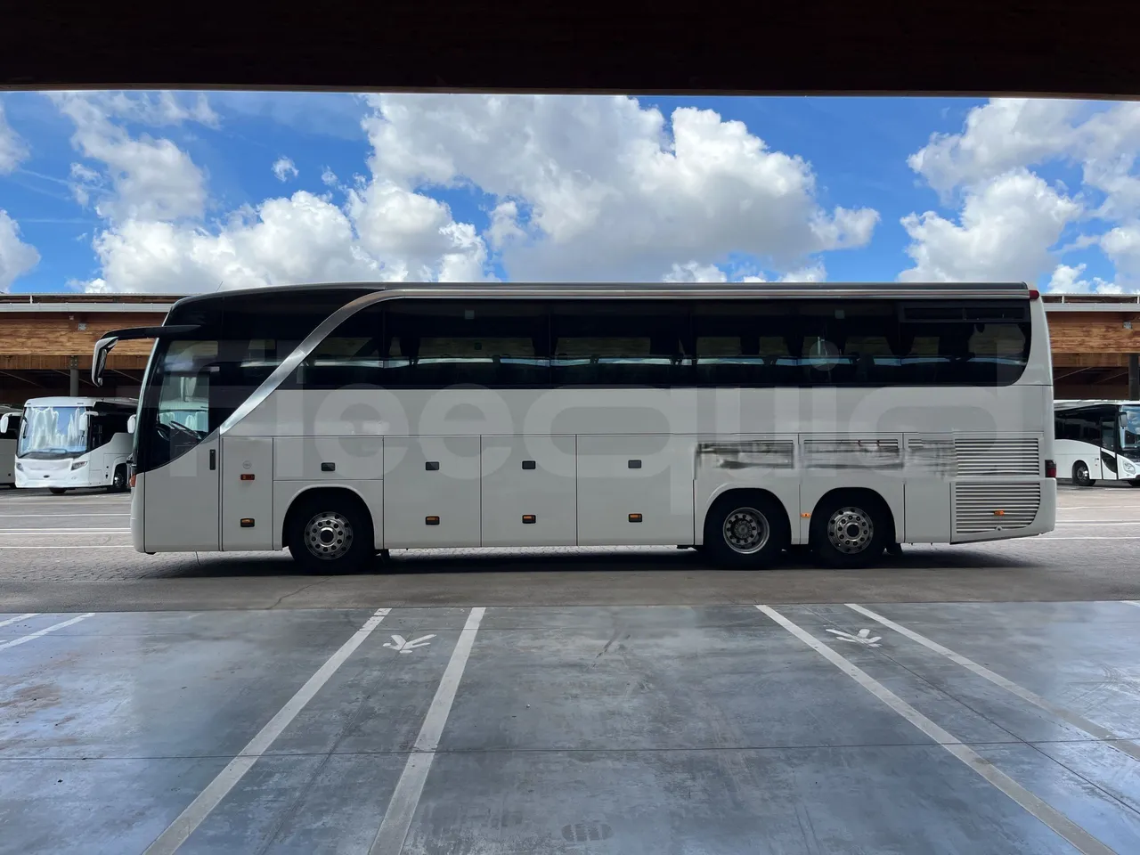 Setra S415 - Left Side