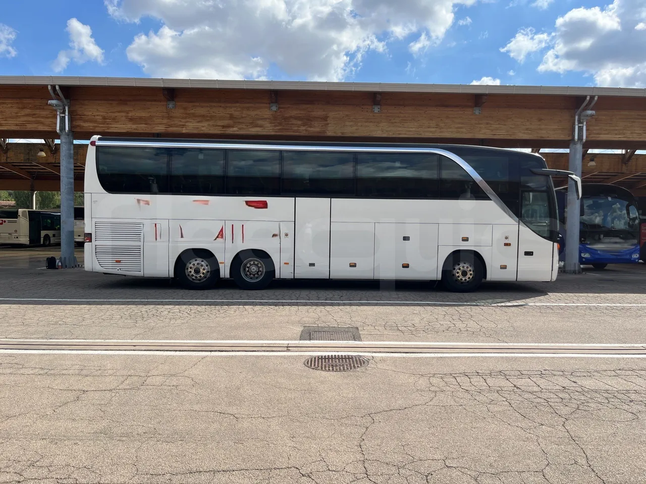 Setra S415 - Right Side