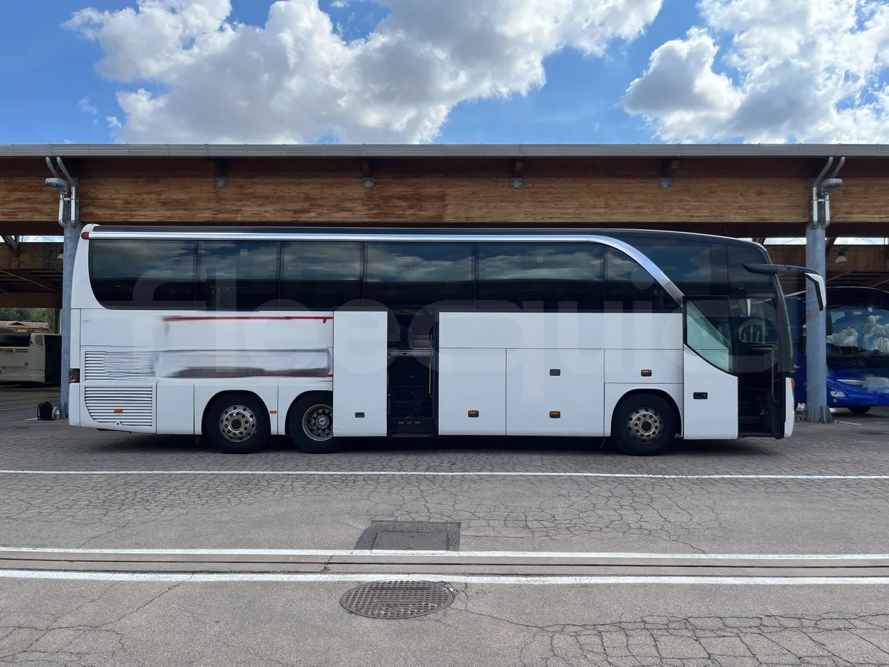 Setra S415 - Right Side Doors Open