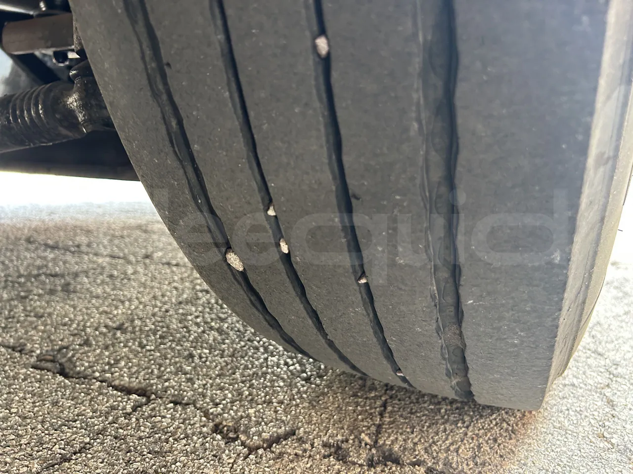 Setra S415 - Third Axle Left Side: Tyre Tread